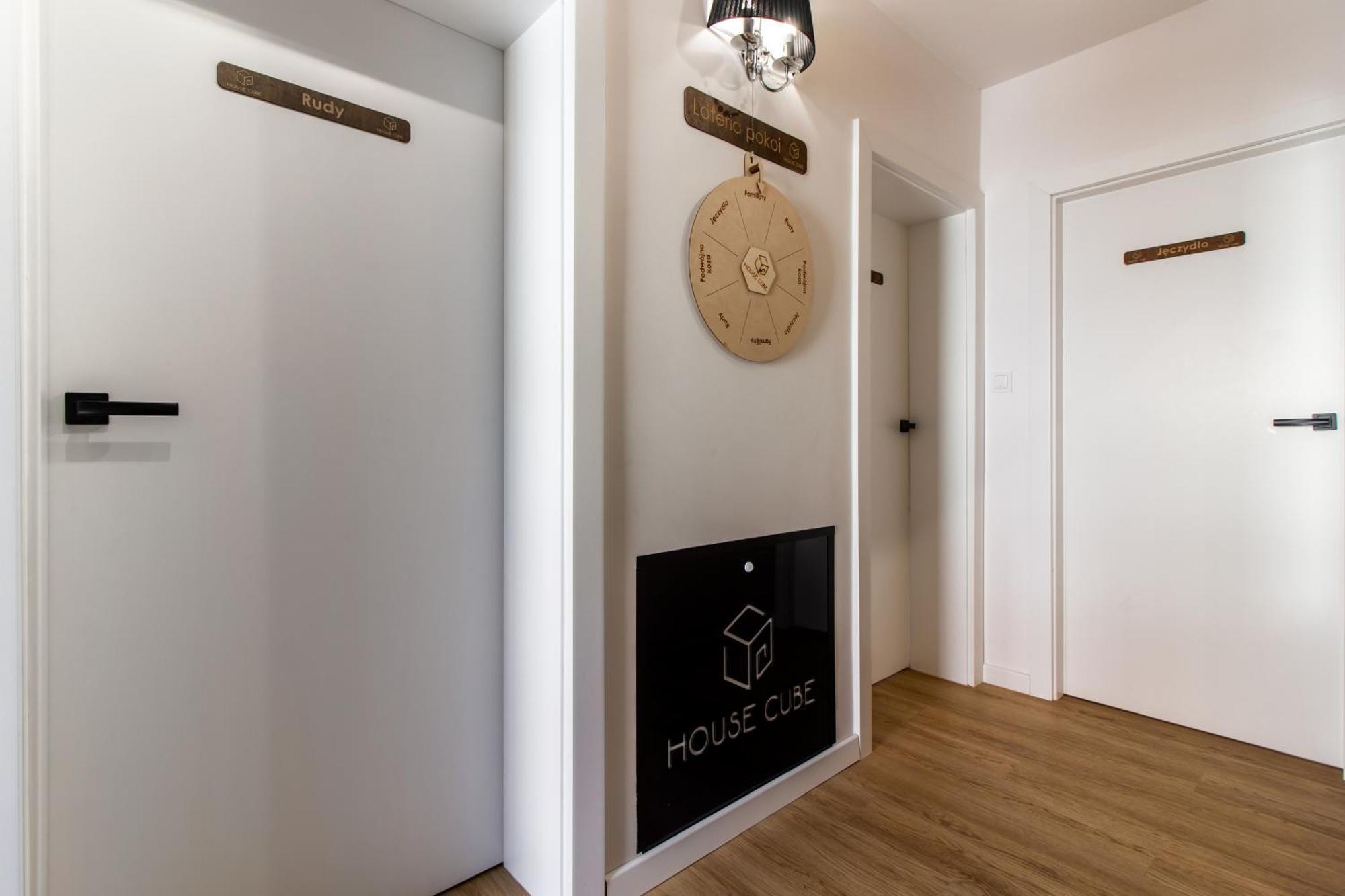Housecube, Bar , Prywatne Kino, Bilard , Luxus Villa วรอตซวาฟ ภายนอก รูปภาพ