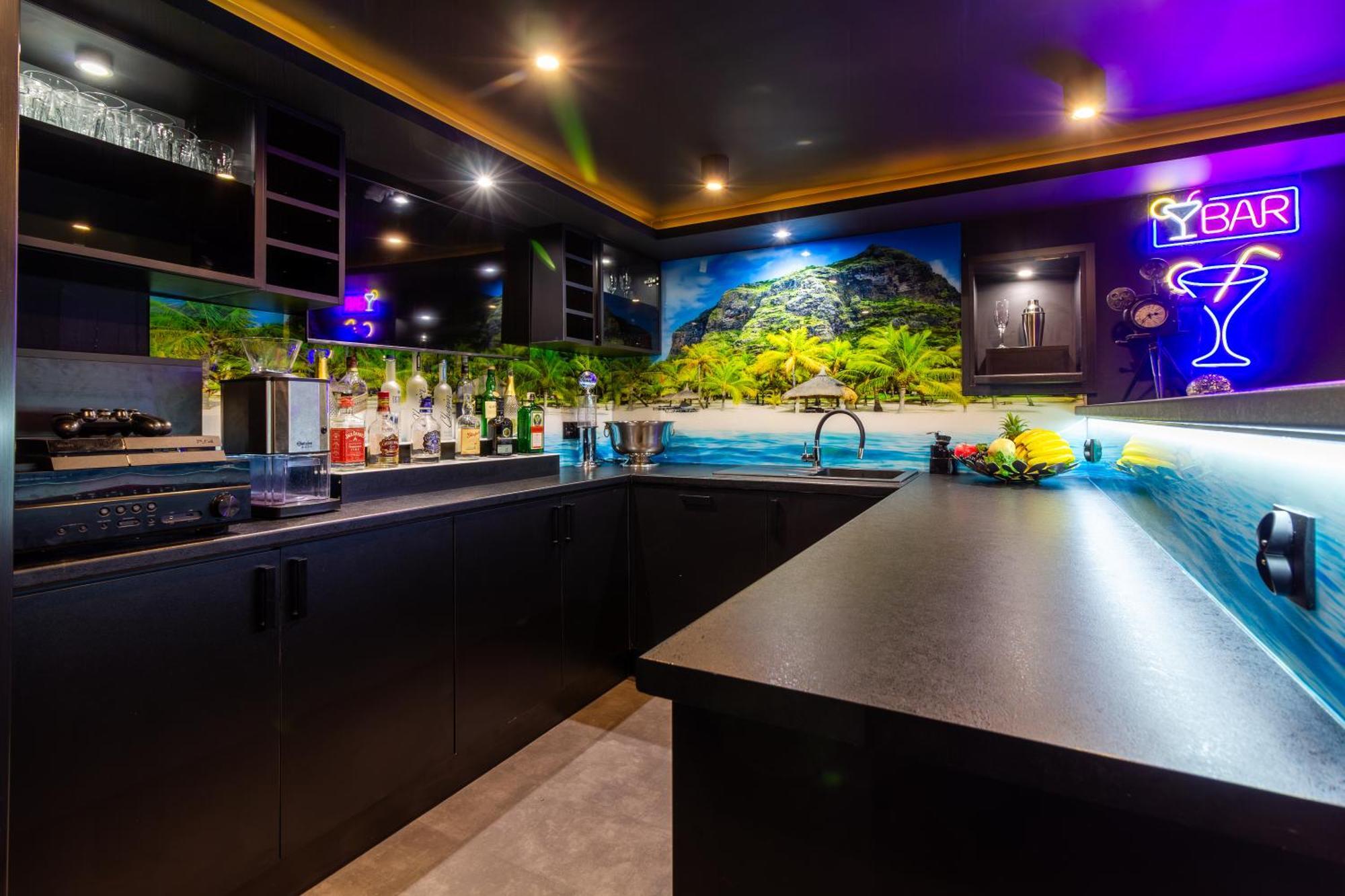Housecube, Bar , Prywatne Kino, Bilard , Luxus Villa วรอตซวาฟ ภายนอก รูปภาพ