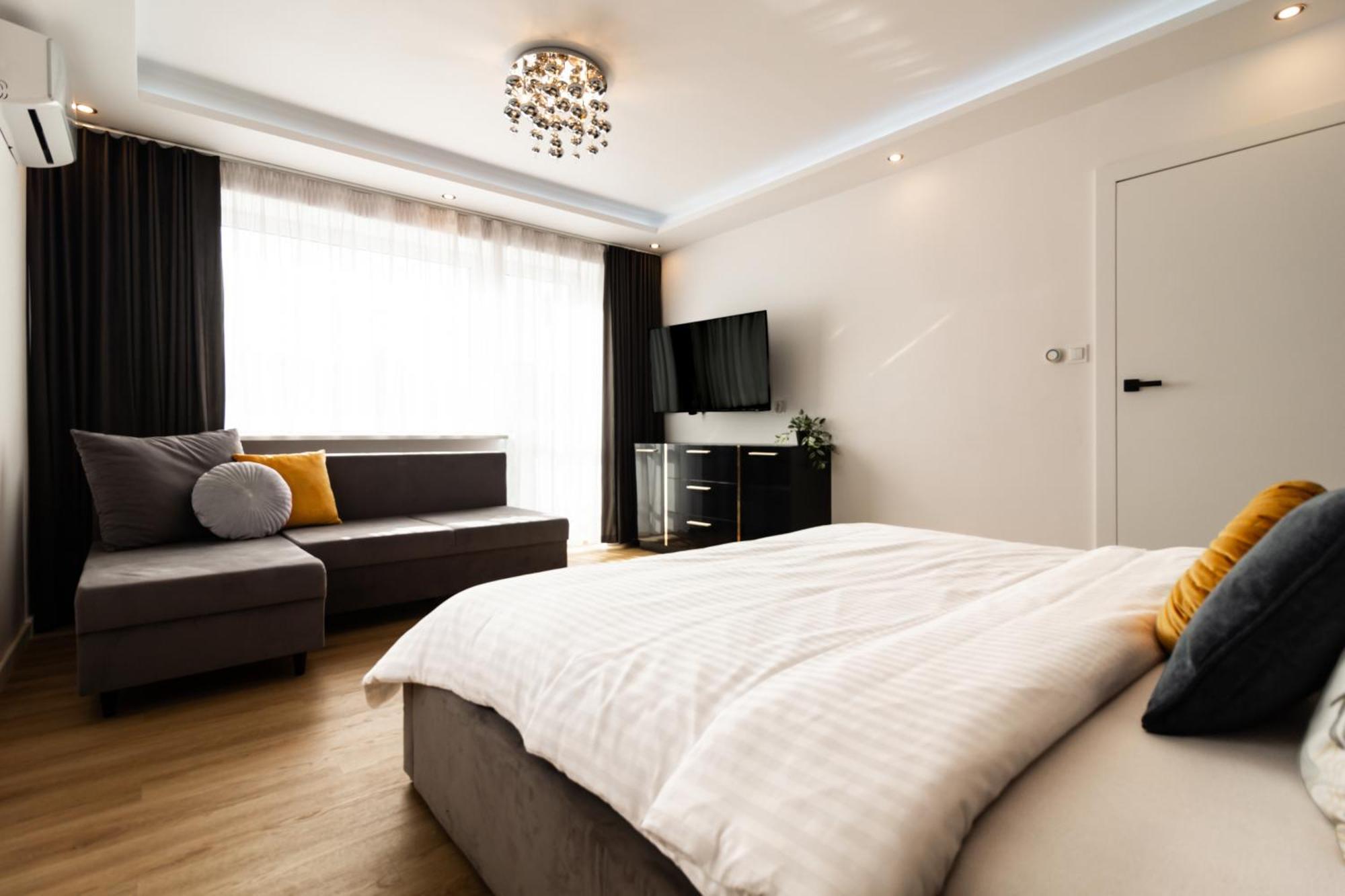 Housecube, Bar , Prywatne Kino, Bilard , Luxus Villa วรอตซวาฟ ภายนอก รูปภาพ