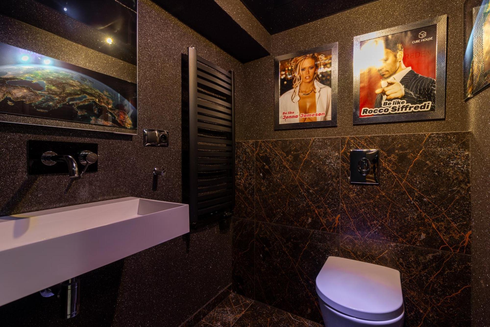 Housecube, Bar , Prywatne Kino, Bilard , Luxus Villa วรอตซวาฟ ภายนอก รูปภาพ