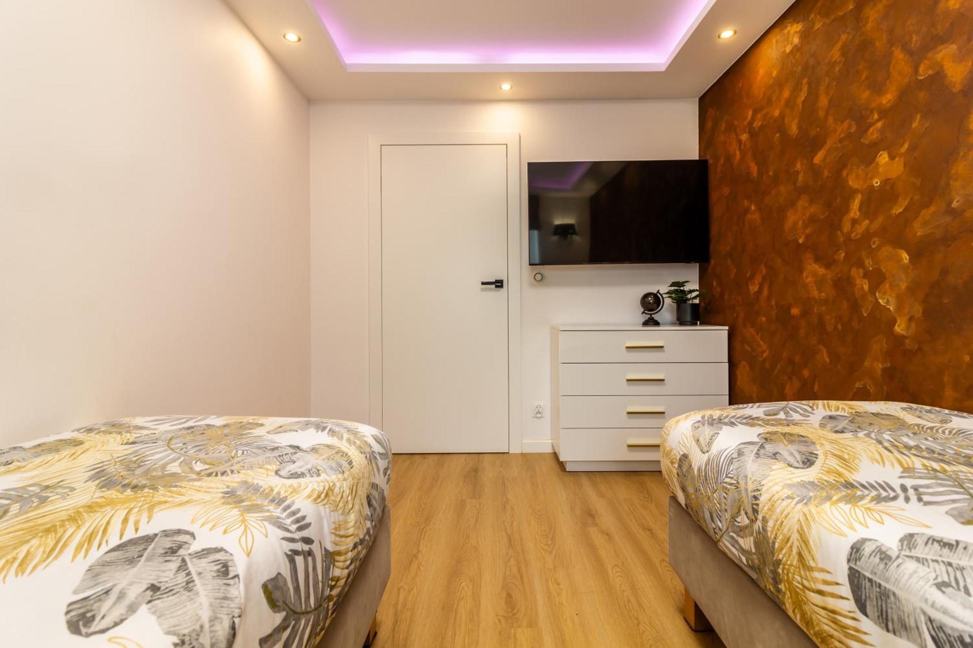 Housecube, Bar , Prywatne Kino, Bilard , Luxus Villa วรอตซวาฟ ภายนอก รูปภาพ