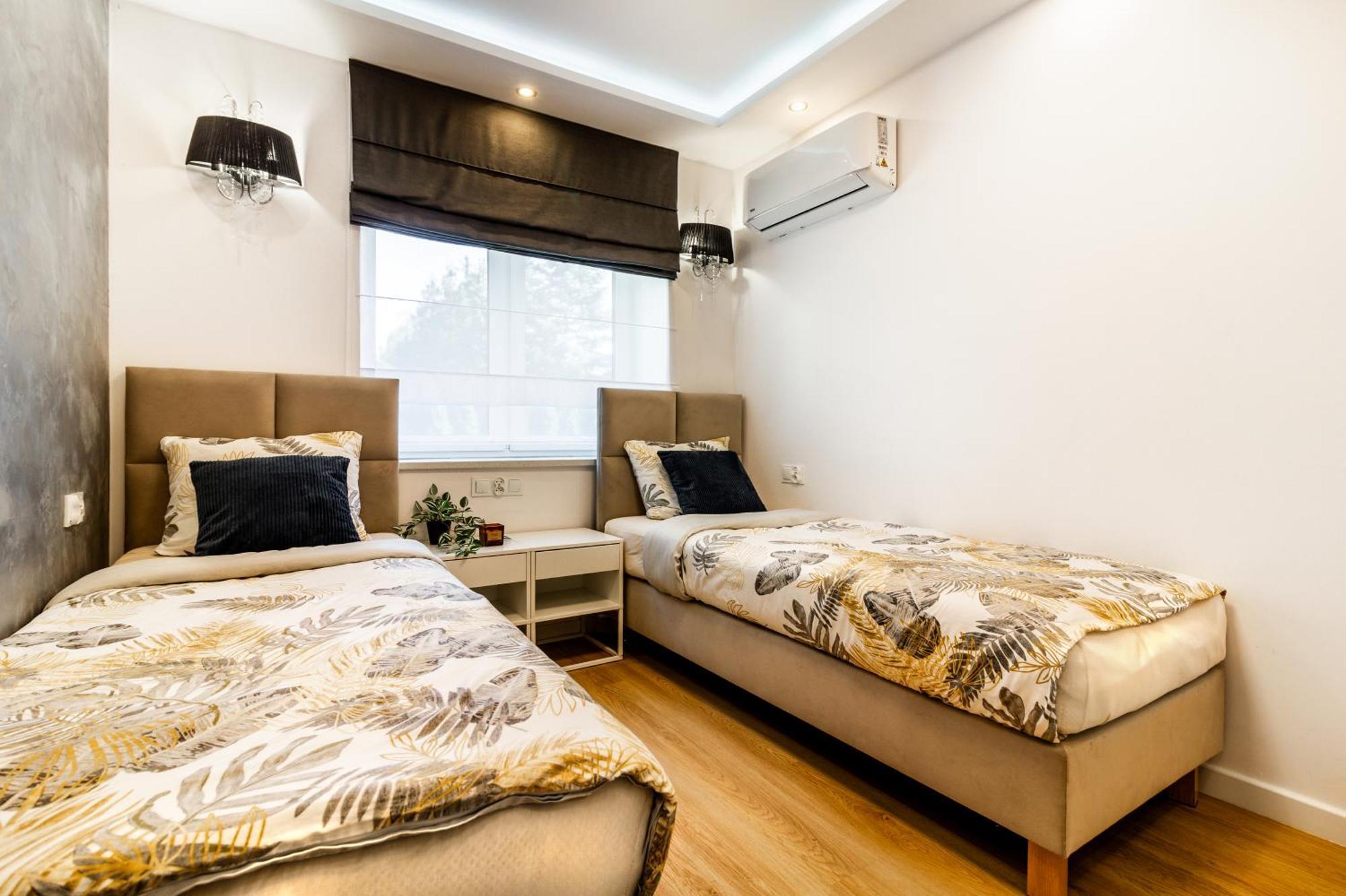 Housecube, Bar , Prywatne Kino, Bilard , Luxus Villa วรอตซวาฟ ภายนอก รูปภาพ