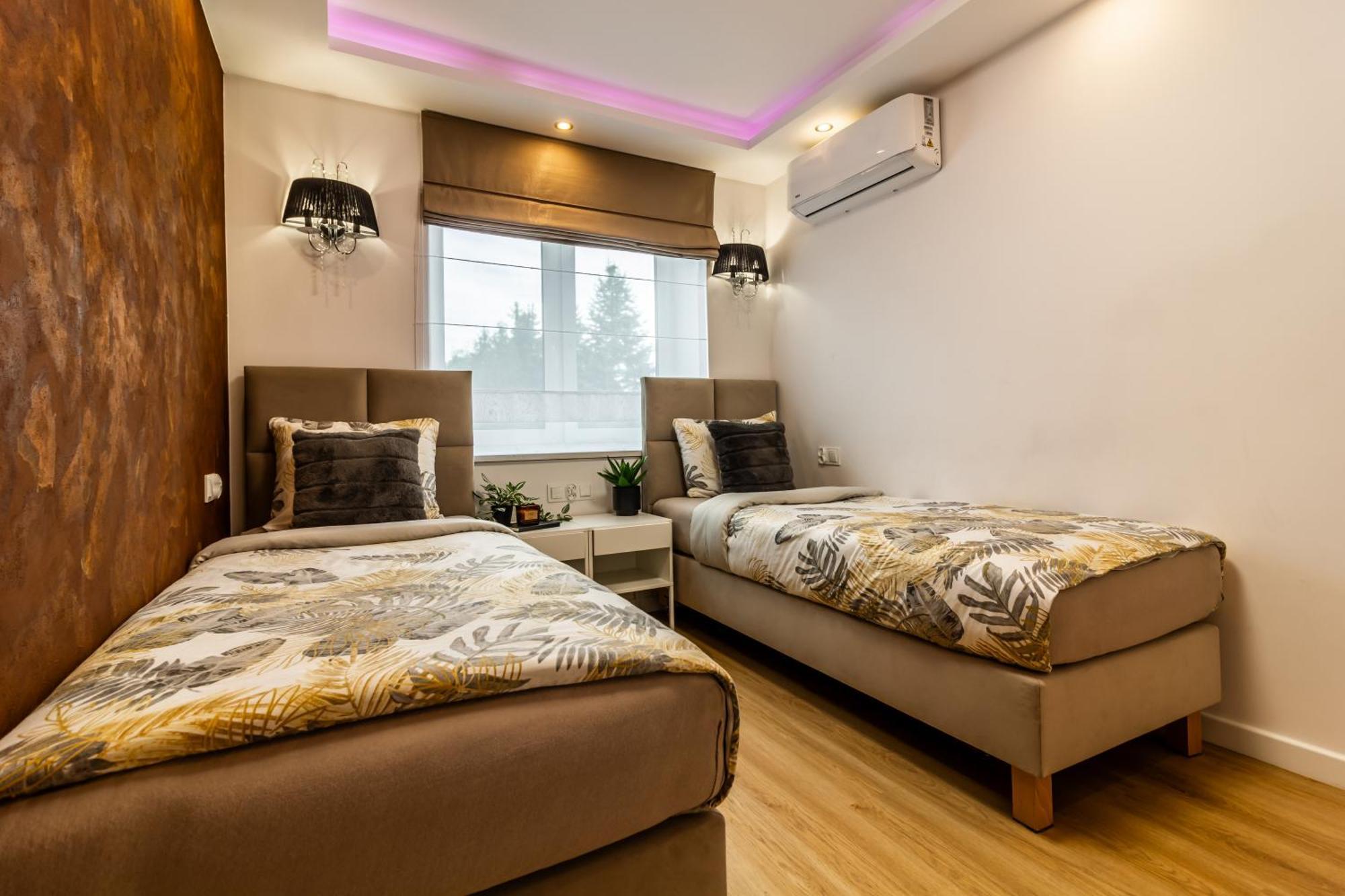 Housecube, Bar , Prywatne Kino, Bilard , Luxus Villa วรอตซวาฟ ภายนอก รูปภาพ