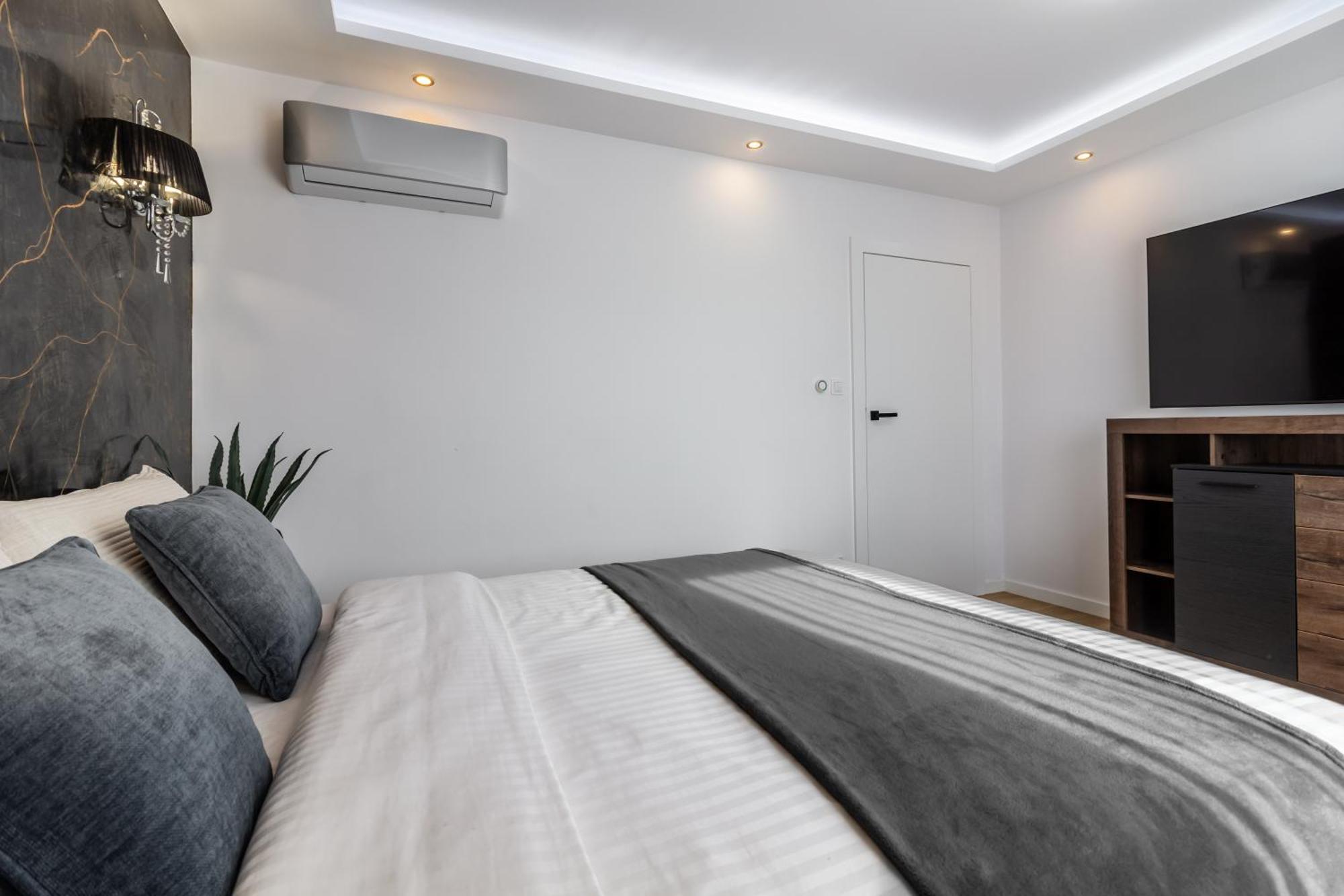 Housecube, Bar , Prywatne Kino, Bilard , Luxus Villa วรอตซวาฟ ภายนอก รูปภาพ